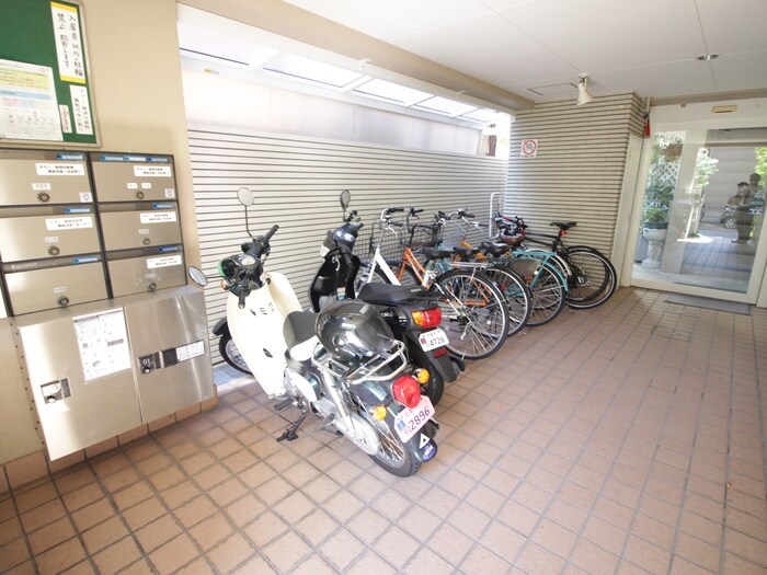 物件外観写真4　(駐輪場)