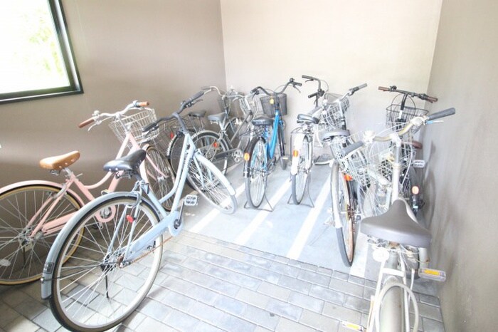 物件外観写真6　(駐輪場)