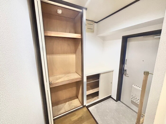 物件内観写真14　(玄関)