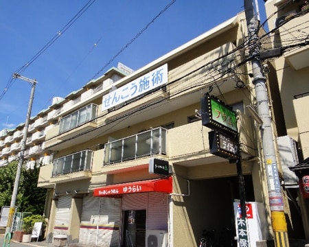 華岡ﾏﾝｼｮﾝ外観写真