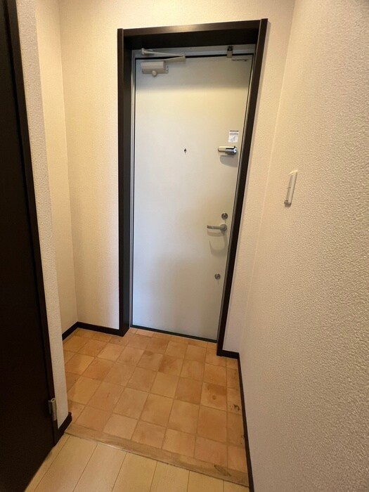 物件内観写真4　(玄関)