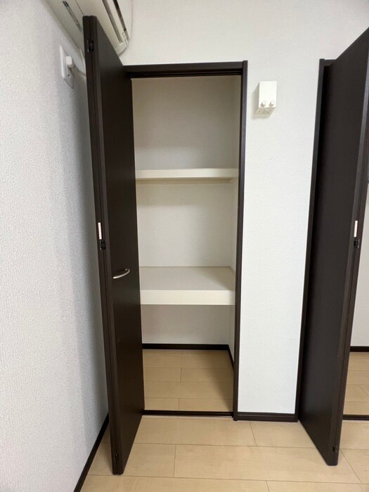 物件内観写真13　(収納)