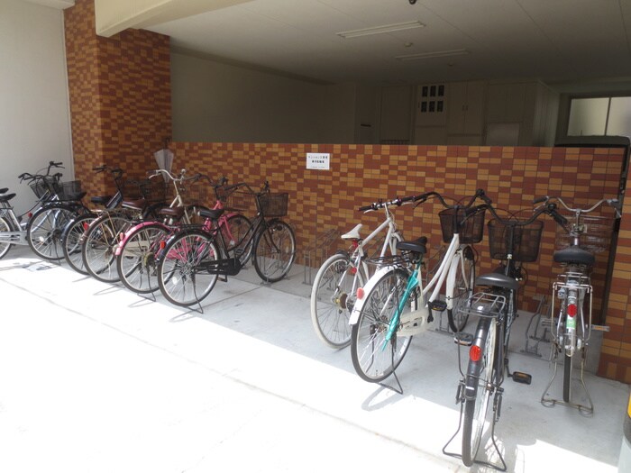 物件外観写真3　(駐輪場)