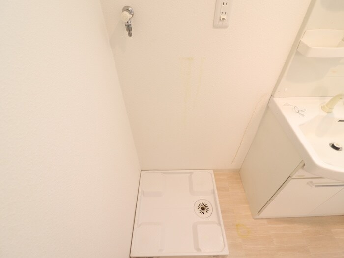 物件内観写真18　(洗濯機置場)