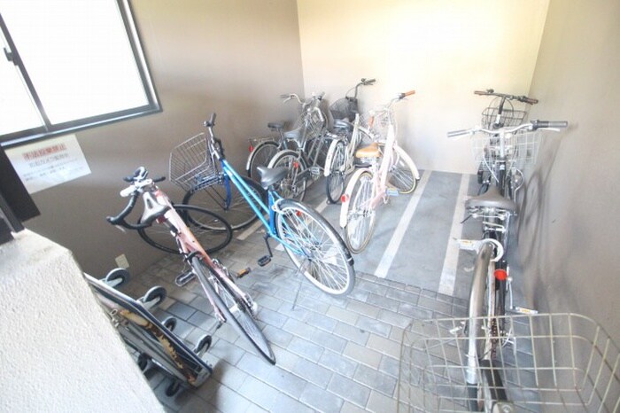 物件外観写真6　(駐輪場)