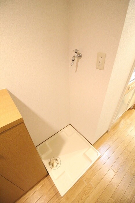 物件内観写真10　(洗濯機置場)