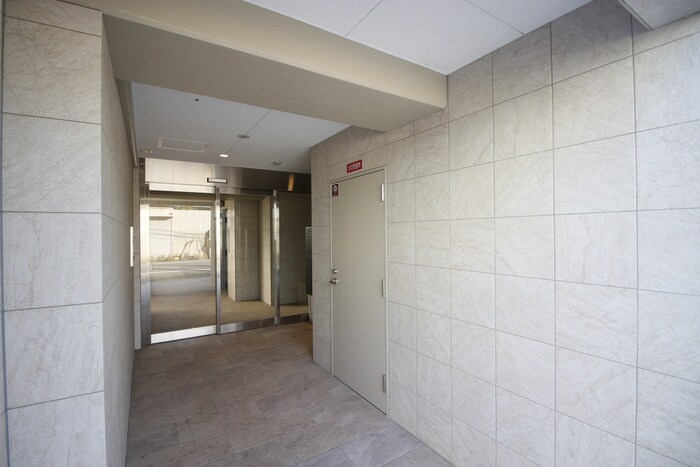 物件外観写真4　(エントランス部分)