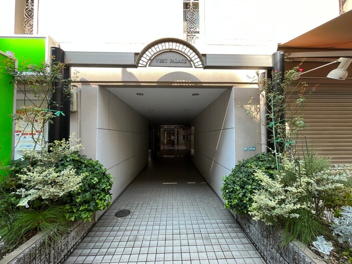 物件外観写真3　(エントランス部分)