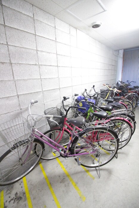 物件外観写真5　(駐輪場)