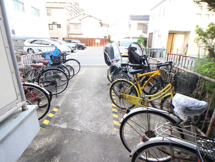 物件外観写真4　(駐輪場)