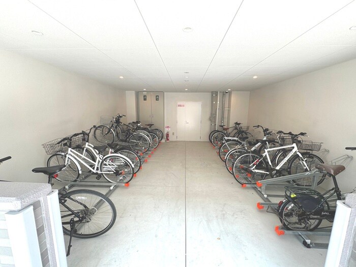 物件外観写真3　(駐輪場)