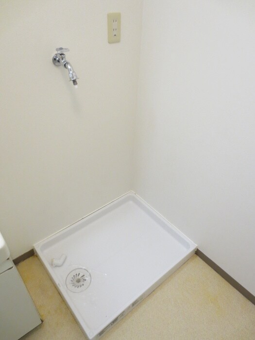 物件内観写真14　(洗濯機置場)