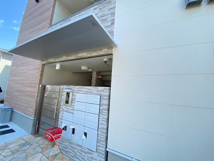 物件外観写真4　(エントランス部分)