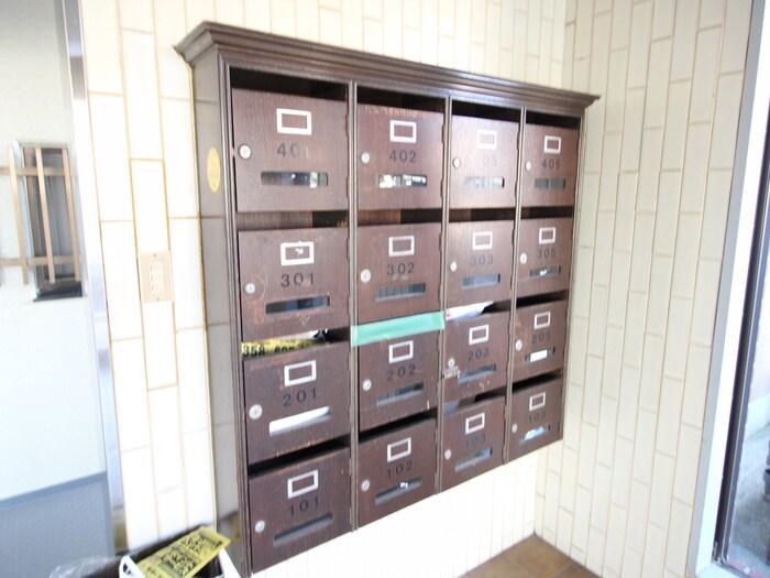 物件外観写真6　(エントランス部分)