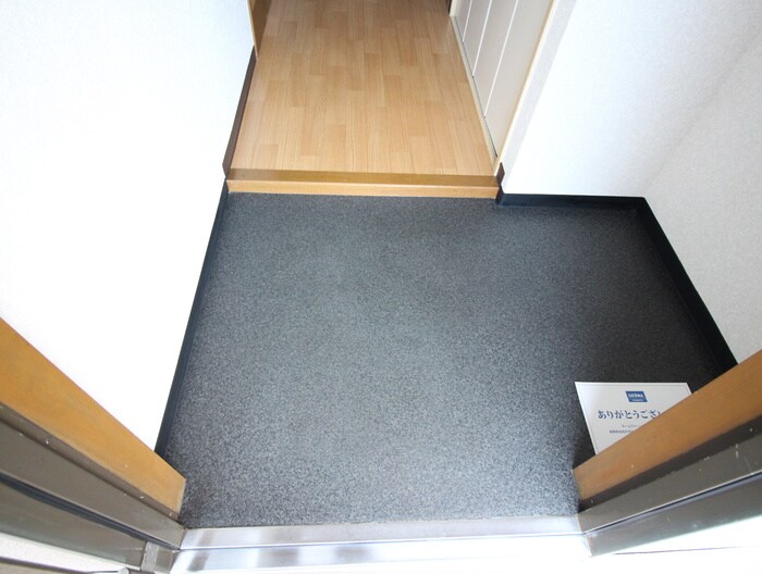 物件内観写真9　(玄関)