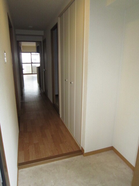 物件内観写真10　(玄関)