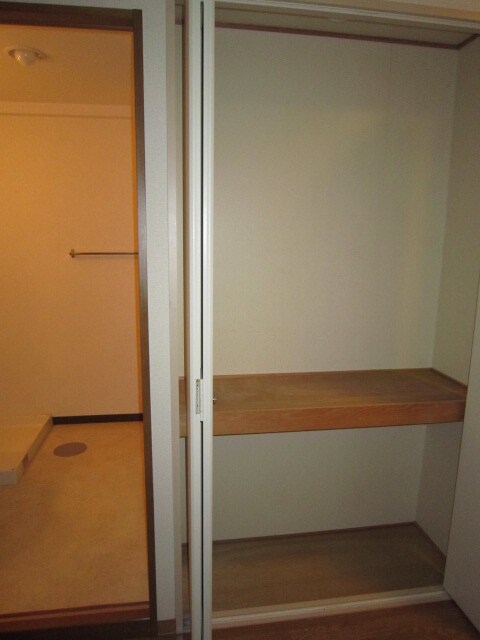 物件内観写真15　(収納)