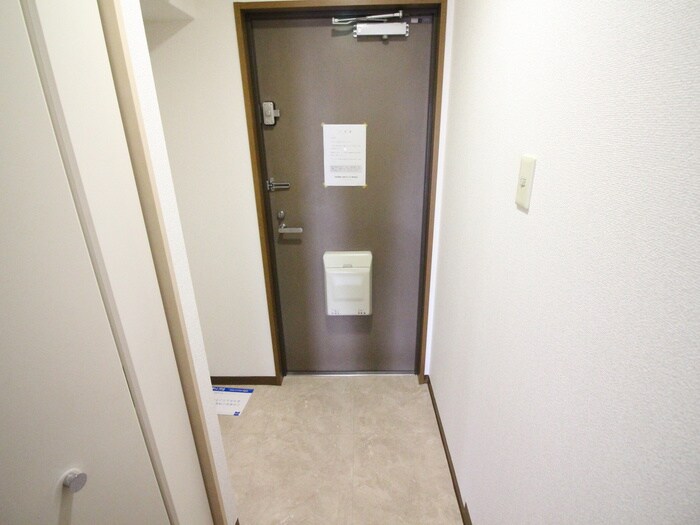 物件内観写真18　(玄関)