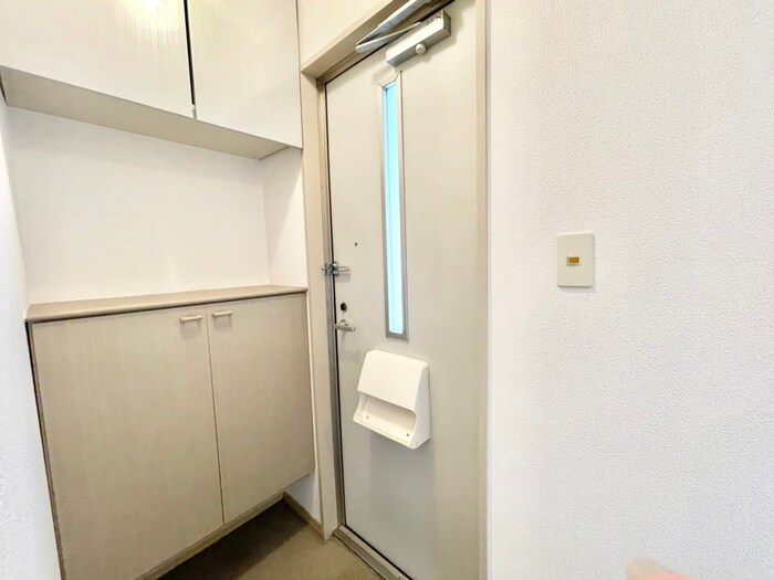 物件内観写真11　(玄関)