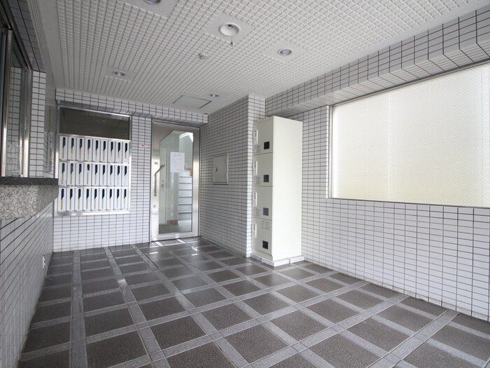 物件外観写真2　(エントランス部分)