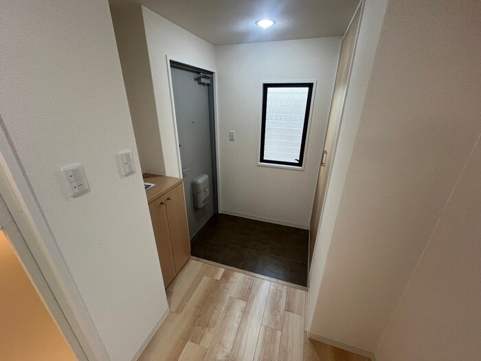 物件内観写真13　(玄関)