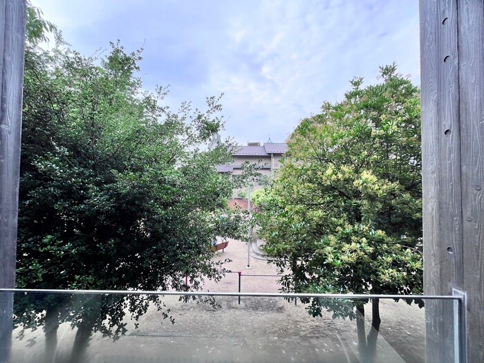 物件内観写真15　(室内からの展望)