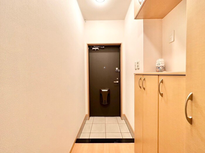 物件内観写真17　(玄関)