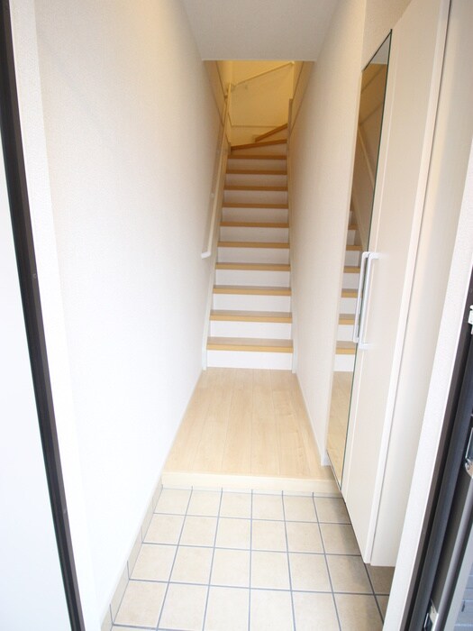 物件内観写真7　(玄関)