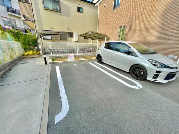 物件外観写真3　(駐車場)