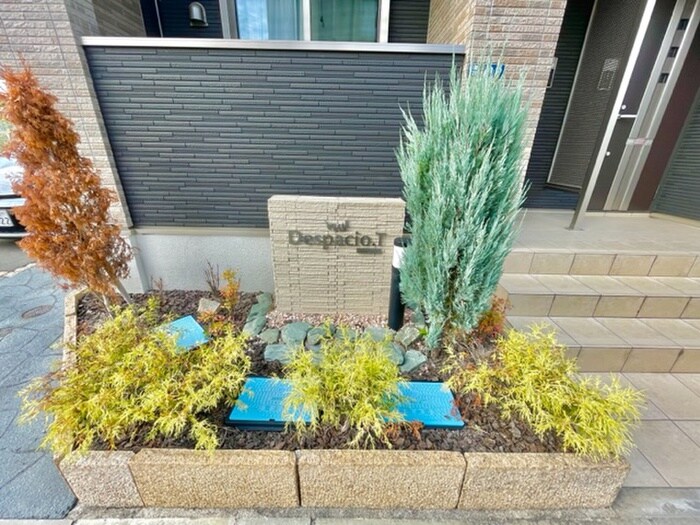 物件外観写真6　(エントランス部分)