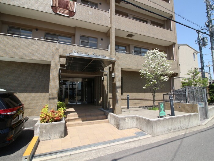 物件外観写真4　(エントランス部分)