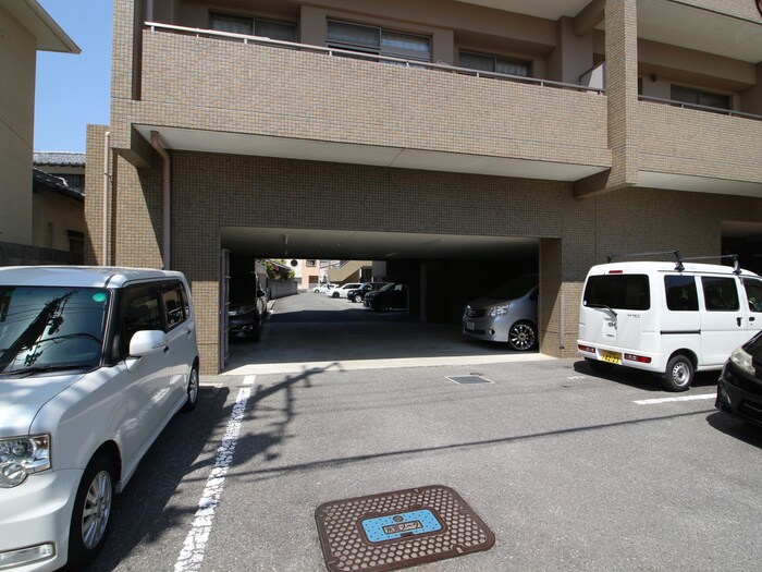 物件外観写真5　(駐車場)