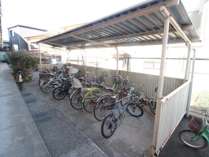 物件外観写真2　(駐輪場)