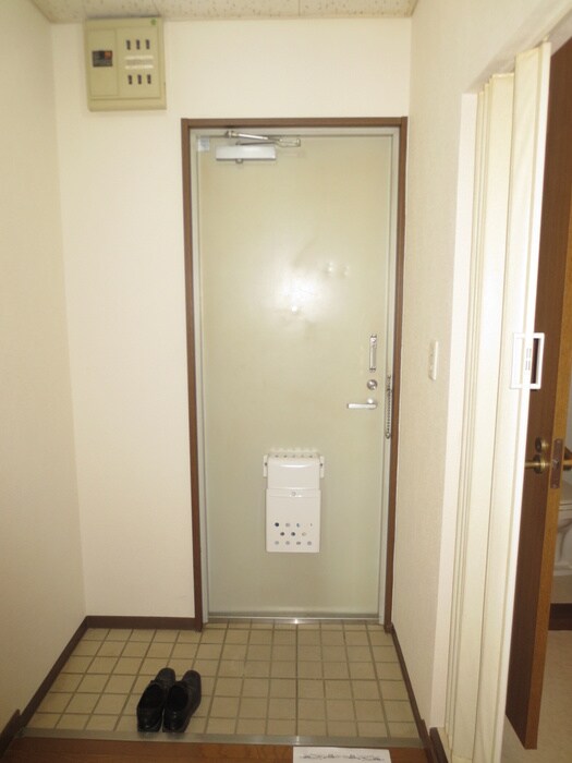 物件内観写真7　(玄関)