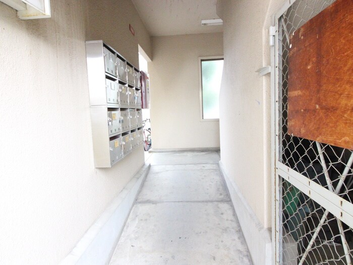 物件外観写真4　(エントランス部分)