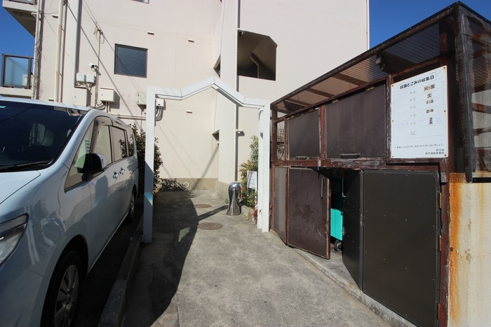 物件外観写真5　(駐車場)