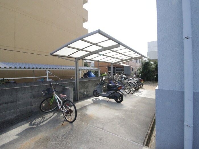 物件外観写真4　(駐輪場)