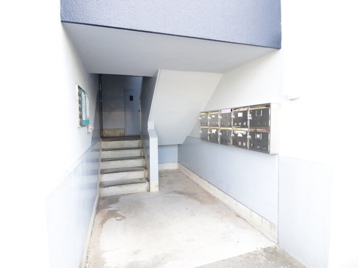 物件外観写真5　(エントランス部分)