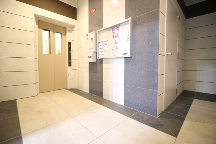 物件外観写真5　(エントランス部分)