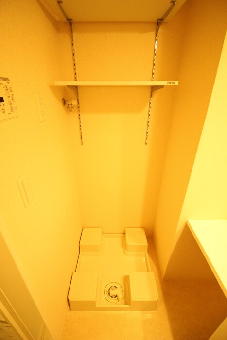 物件内観写真18　(洗濯機置場)