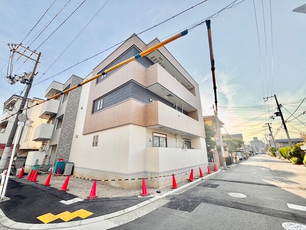 建築中