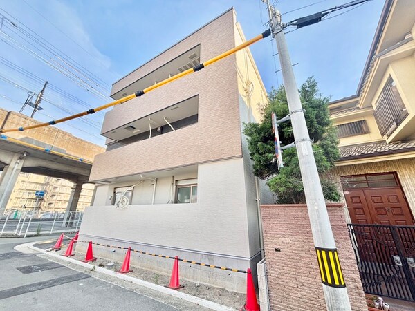 建築中
