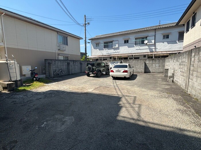 物件外観写真3　(駐車場)