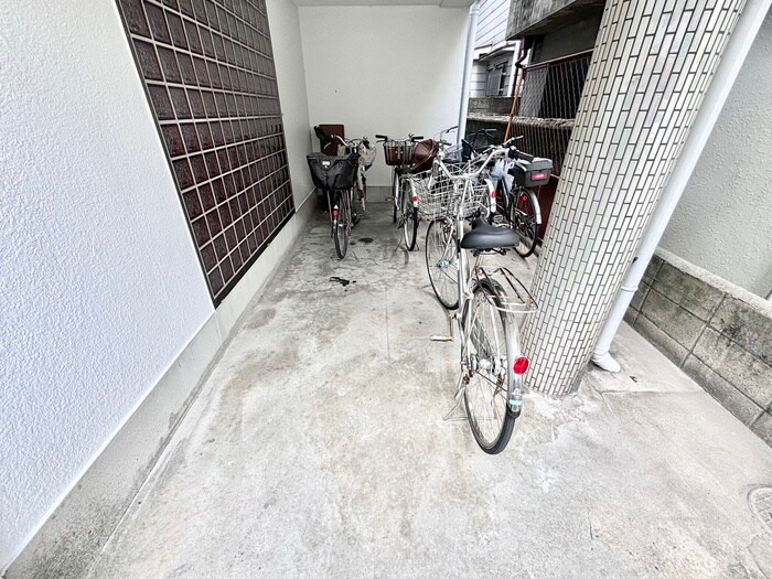 物件外観写真3　(駐輪場)