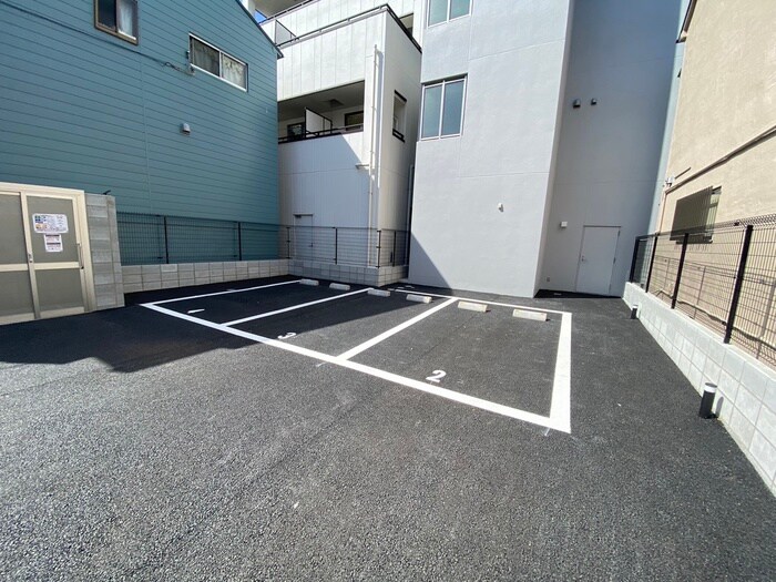 物件外観写真5　(駐車場)