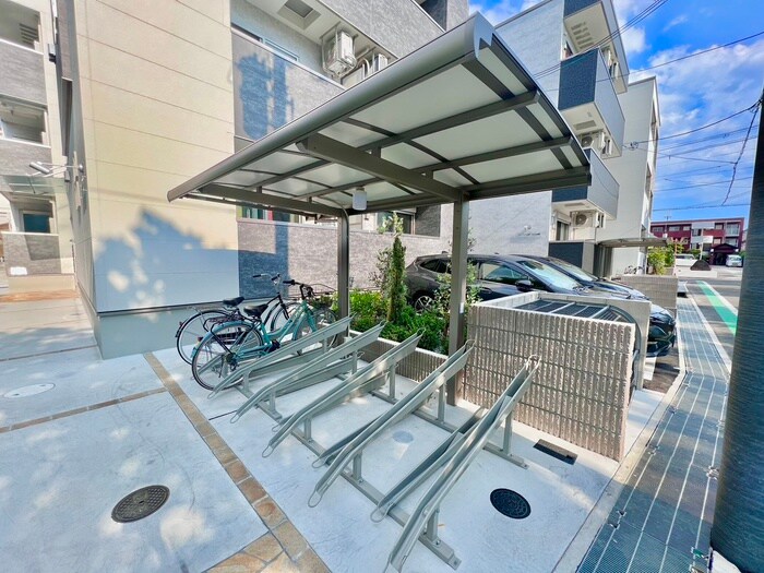 物件外観写真4　(駐輪場)