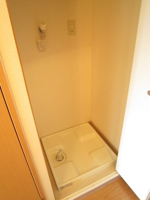 物件内観写真14　(洗濯機置場)