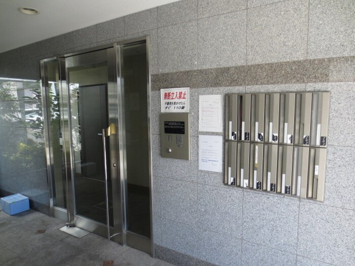 物件外観写真2　(エントランス部分)