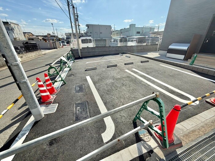 物件外観写真4　(駐車場)