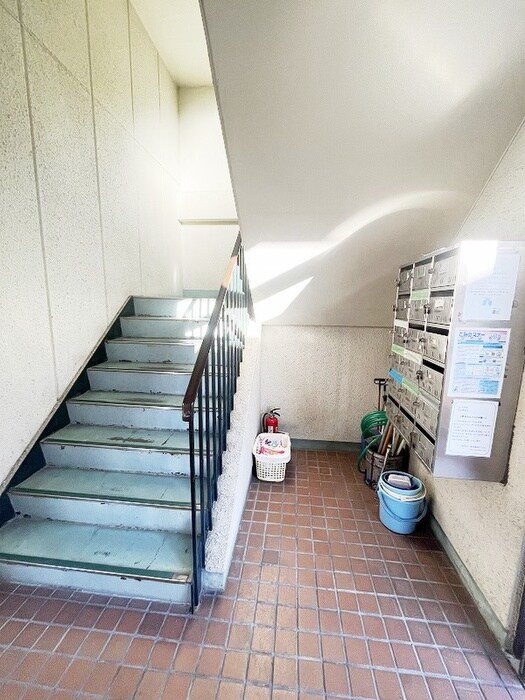 物件外観写真4　(エントランス部分)